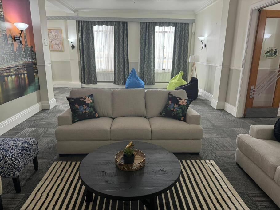 4 Large Bedroom Apartment In The City Hastings Exterior photo