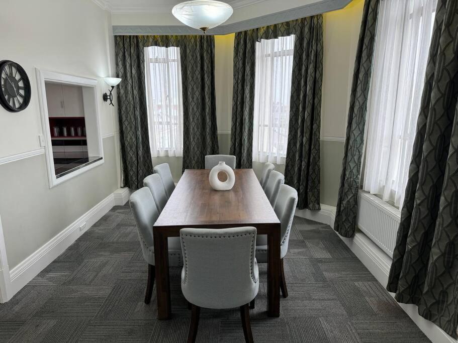 4 Large Bedroom Apartment In The City Hastings Exterior photo