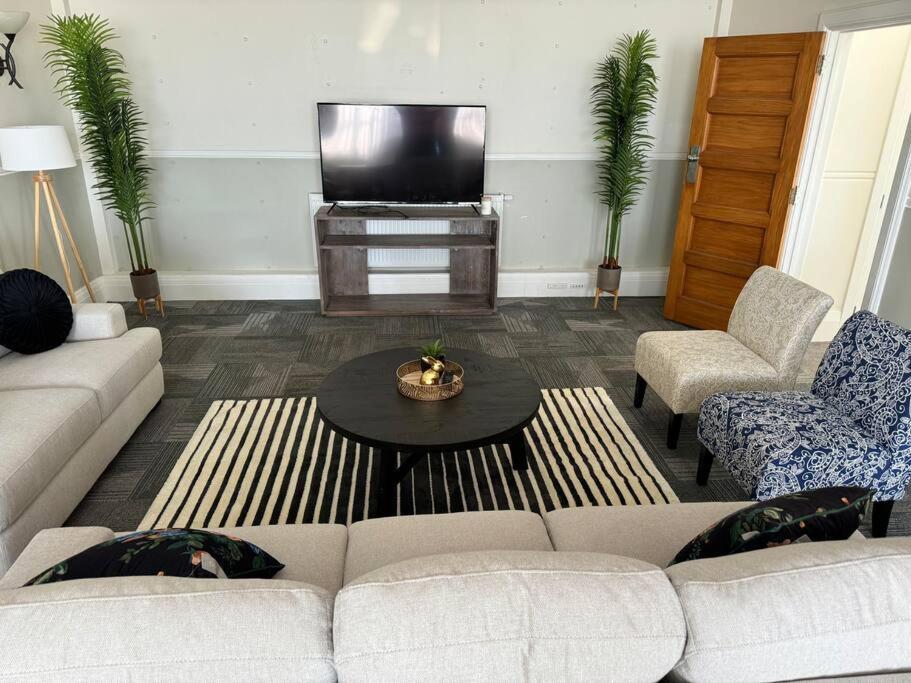 4 Large Bedroom Apartment In The City Hastings Exterior photo